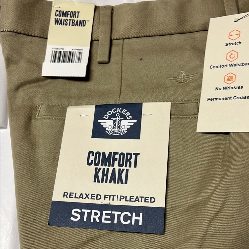 NWT Dockers Comfort Khaki Mens Pleated Pants
